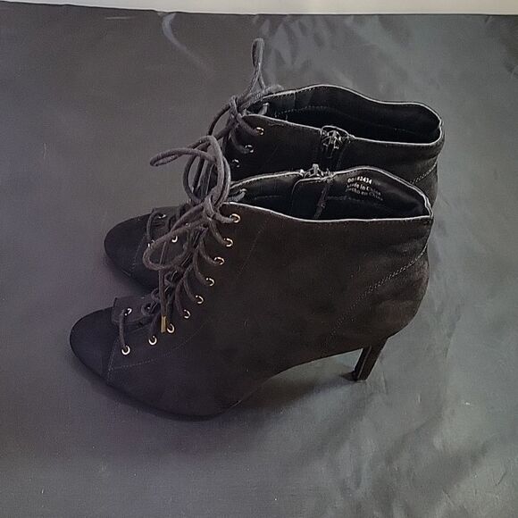 FOREVER 21 SUEDE LACE UP FRONT STILETTOS HEELED BOOTIE - Picture 7 of 13